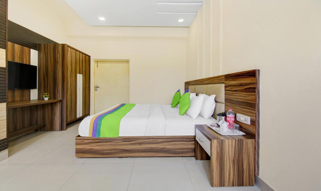 Treebo Trend Amritsar Regency Hotel Exterior photo